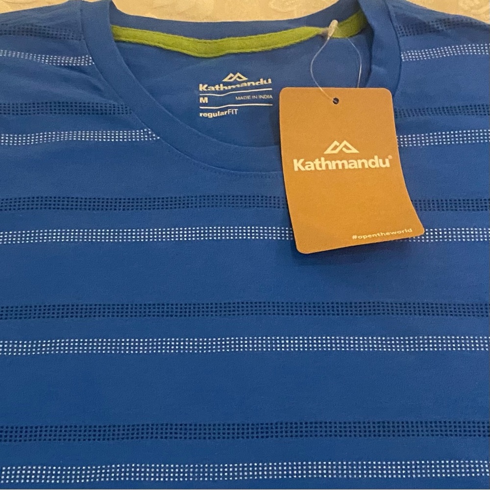 NWT! 🎁 Kathmandu Australia short-sleeve blue stripe t-shirt